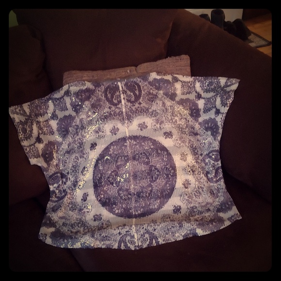 Short Sleeve Graphic Top. - Picture 1 of 3